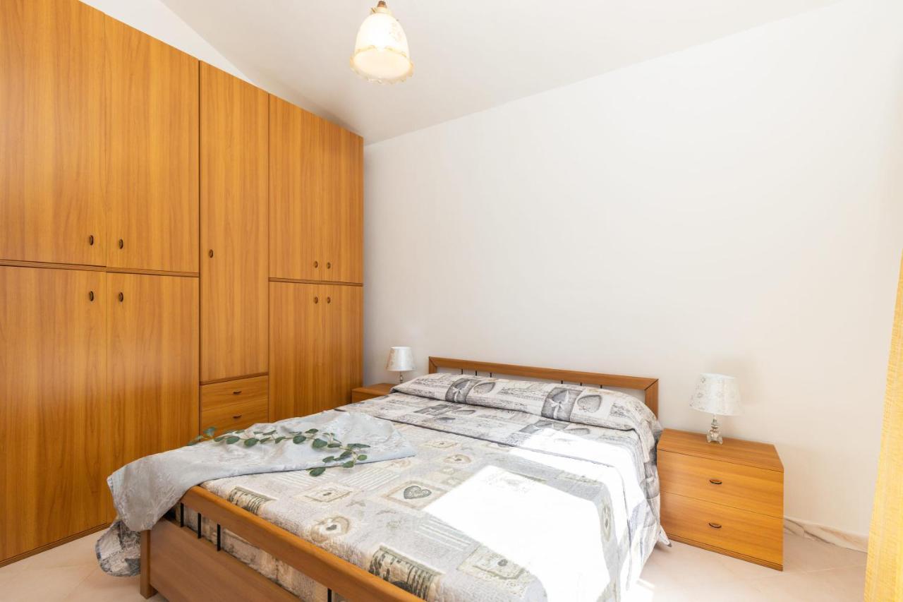 Casa A Due Passi Dal Mare Appartement Àrbatax Buitenkant foto