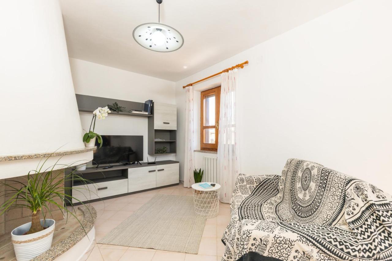 Casa A Due Passi Dal Mare Appartement Àrbatax Buitenkant foto