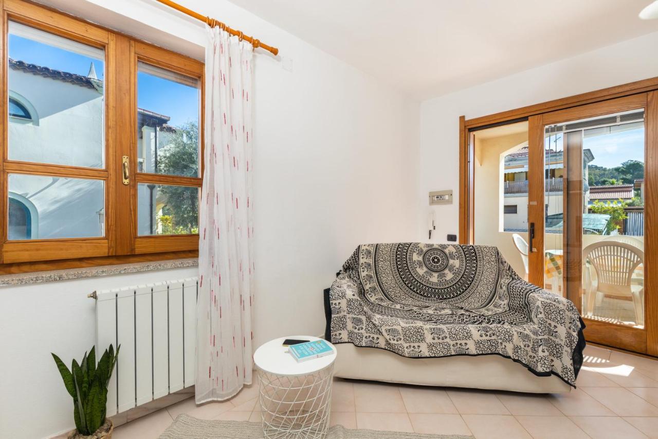 Casa A Due Passi Dal Mare Appartement Àrbatax Buitenkant foto