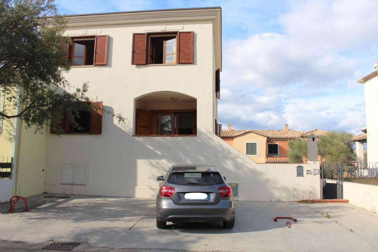 Casa A Due Passi Dal Mare Appartement Àrbatax Buitenkant foto