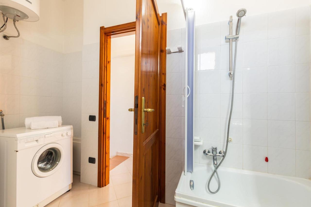 Casa A Due Passi Dal Mare Appartement Àrbatax Buitenkant foto