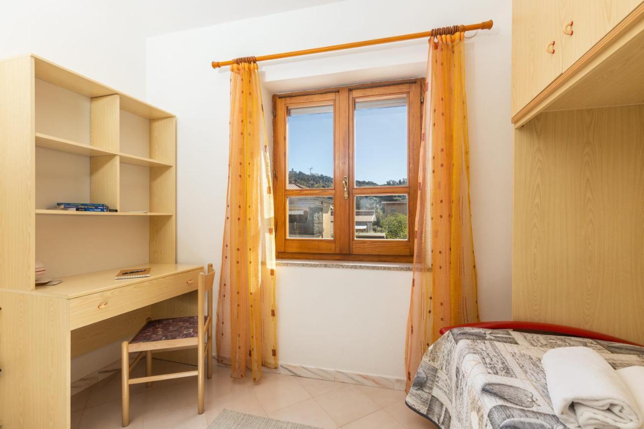 Casa A Due Passi Dal Mare Appartement Àrbatax Buitenkant foto