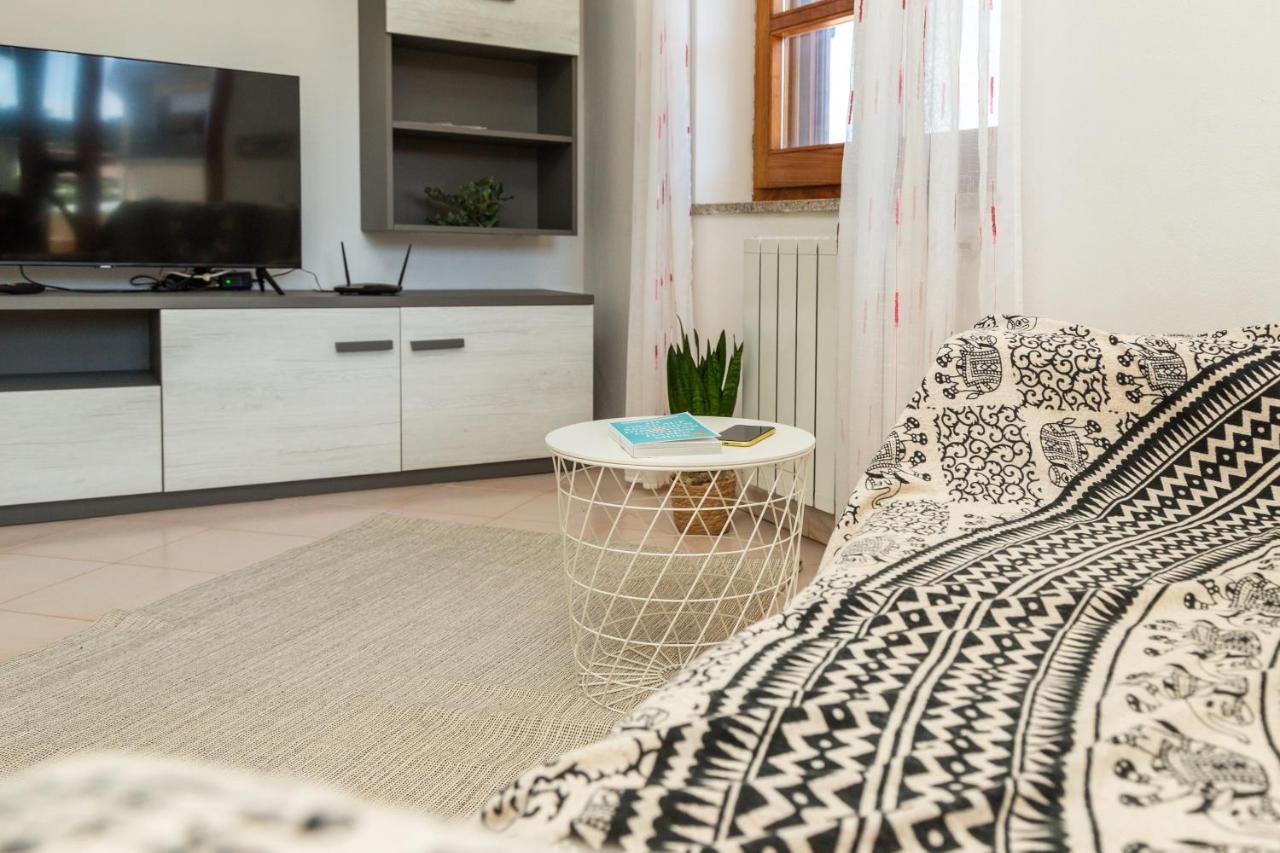 Casa A Due Passi Dal Mare Appartement Àrbatax Buitenkant foto