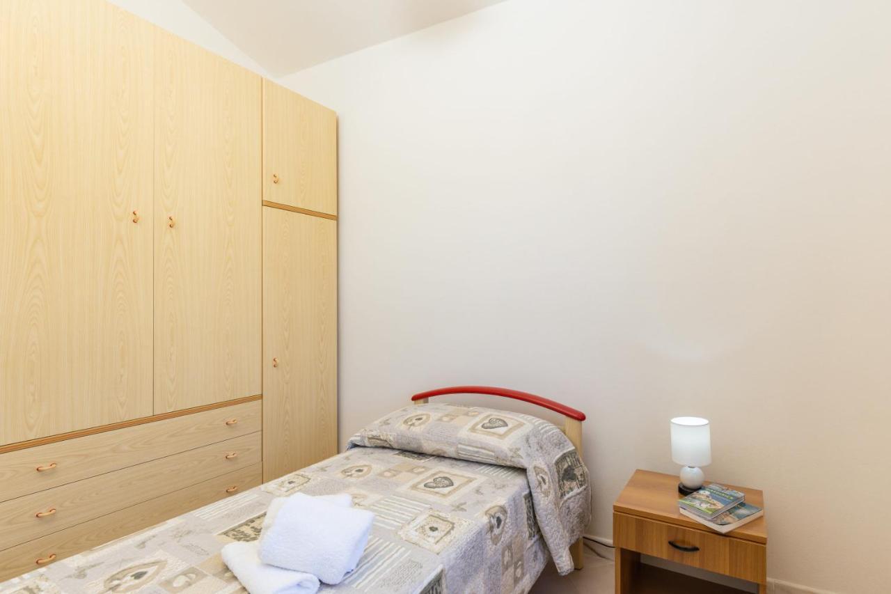 Casa A Due Passi Dal Mare Appartement Àrbatax Buitenkant foto