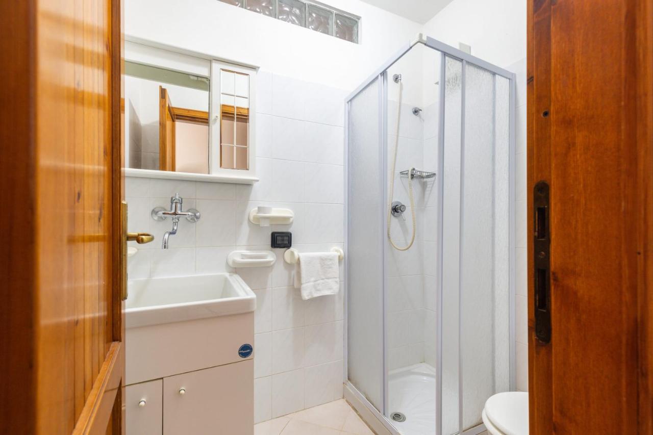 Casa A Due Passi Dal Mare Appartement Àrbatax Buitenkant foto