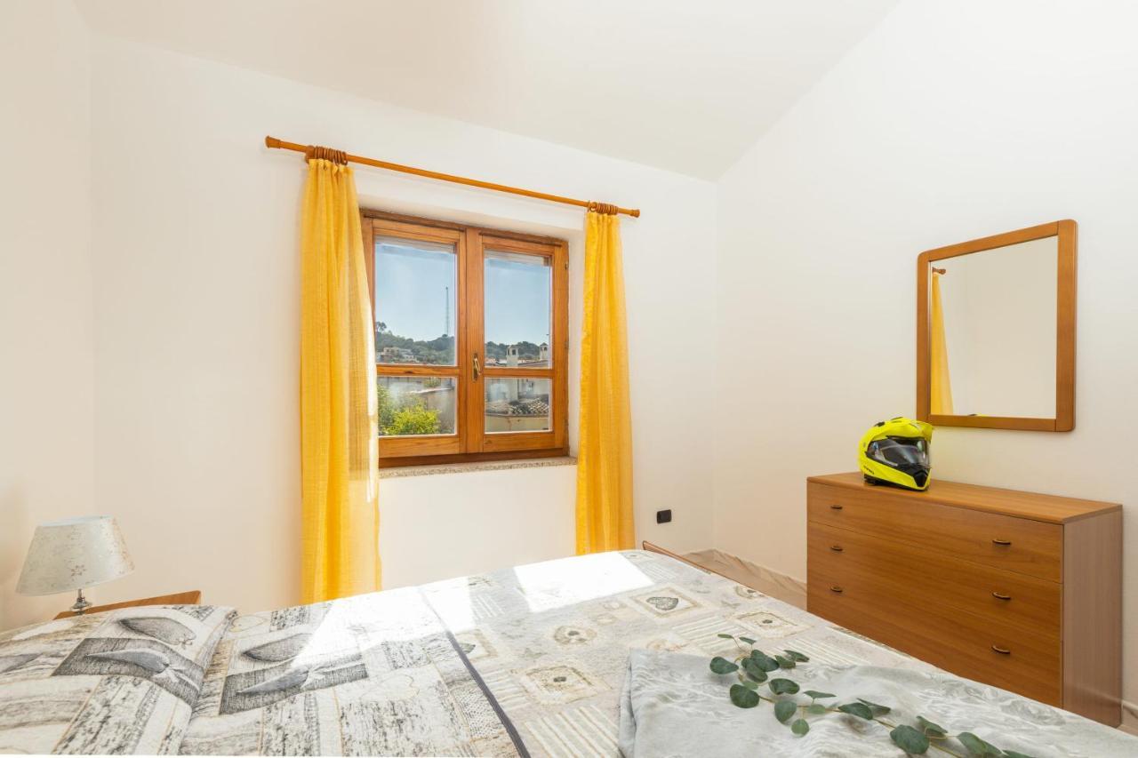 Casa A Due Passi Dal Mare Appartement Àrbatax Buitenkant foto