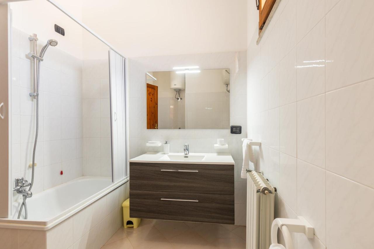 Casa A Due Passi Dal Mare Appartement Àrbatax Buitenkant foto