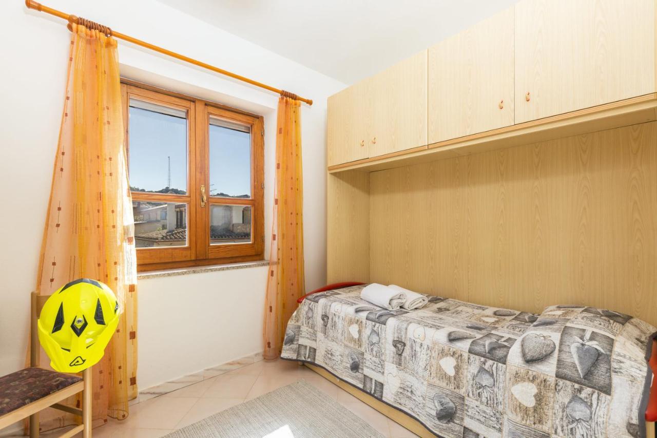 Casa A Due Passi Dal Mare Appartement Àrbatax Buitenkant foto
